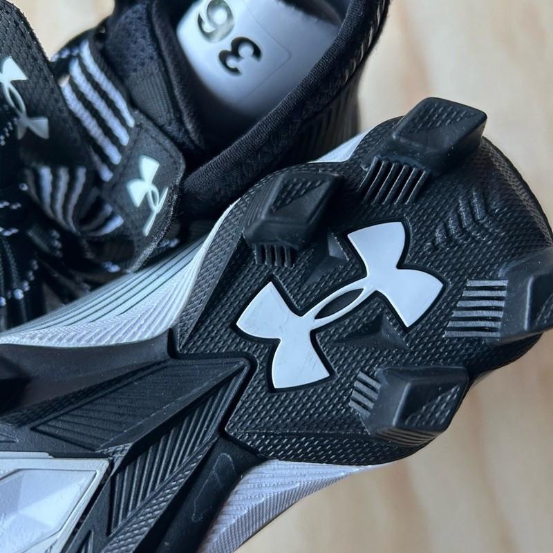 Under Armour UA Highlight Franchise JR Boys Size 11K Football Cleats Black New