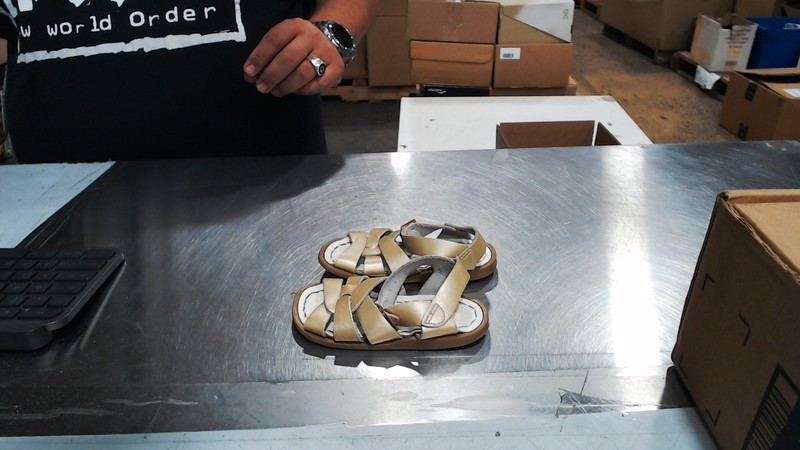 UsedGood_Salt Water Sandals By Hoy Shoe Original Sandal (Toddle_Gold_Sz6 Toddler