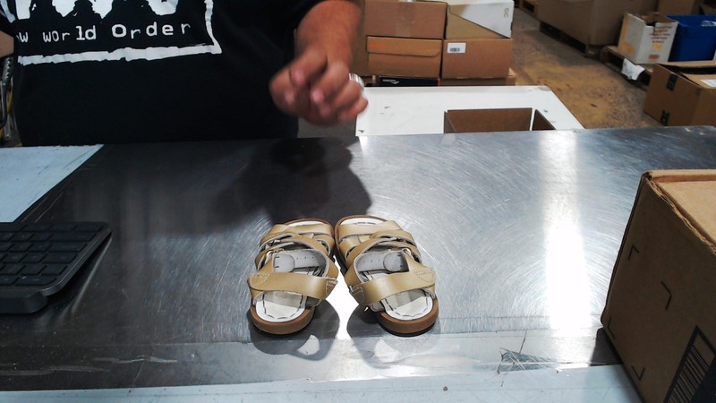 UsedGood_Salt Water Sandals By Hoy Shoe Original Sandal (Toddle_Gold_Sz6 Toddler