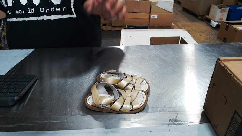UsedGood_Salt Water Sandals By Hoy Shoe Original Sandal (Toddle_Gold_Sz6 Toddler