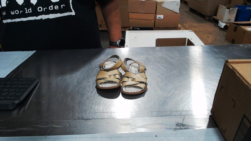 UsedGood_Salt Water Sandals By Hoy Shoe Original Sandal (Toddle_Gold_Sz6 Toddler