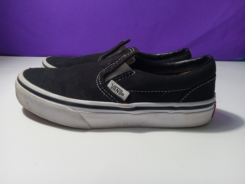 Vans Classic Slip On Black Unisex Kids Size 1 Sneakers Off The Wall. Some Wear