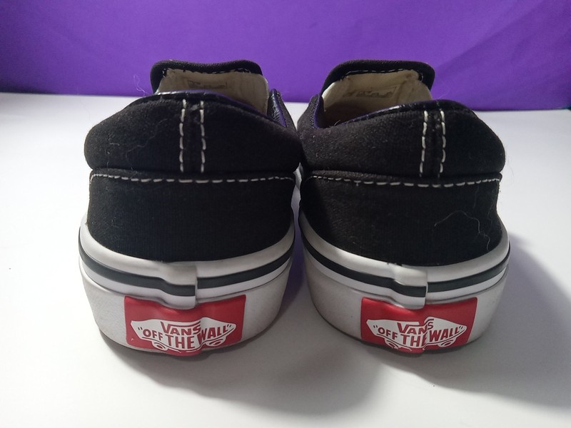 Vans Classic Slip On Black Unisex Kids Size 1 Sneakers Off The Wall. Some Wear