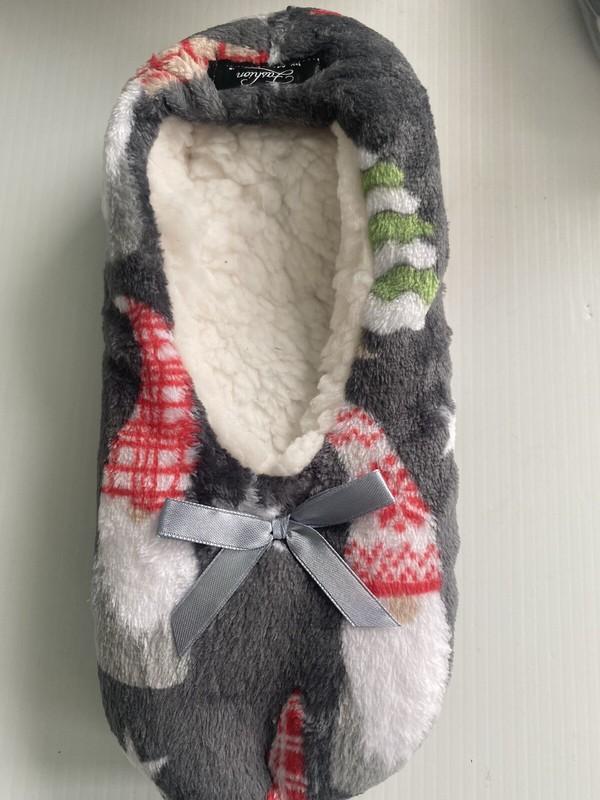 Velvety Fleece Winter Gnomies Slippers W/Grippers - Fashion By Mirabeau