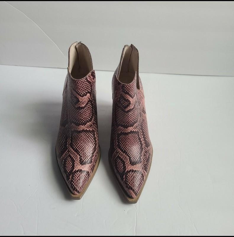 Vince Camuto Gigietta Snakeskin Embossed Ankle Bootie Rosewood Size 7.5