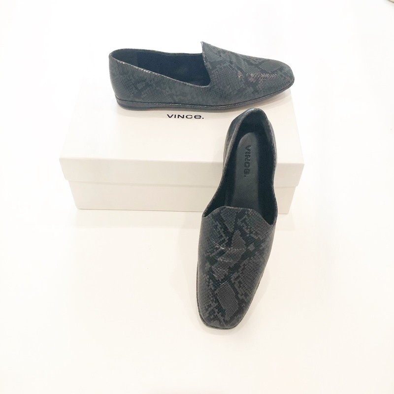 Vince Paz Sneak Print Black Gray Loafer Size 6.5 New In Box