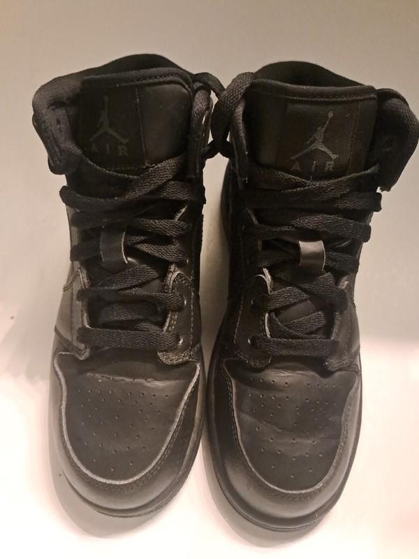 VTG Jordan 1 Nike Triple Black Sz 5 Youth EUC