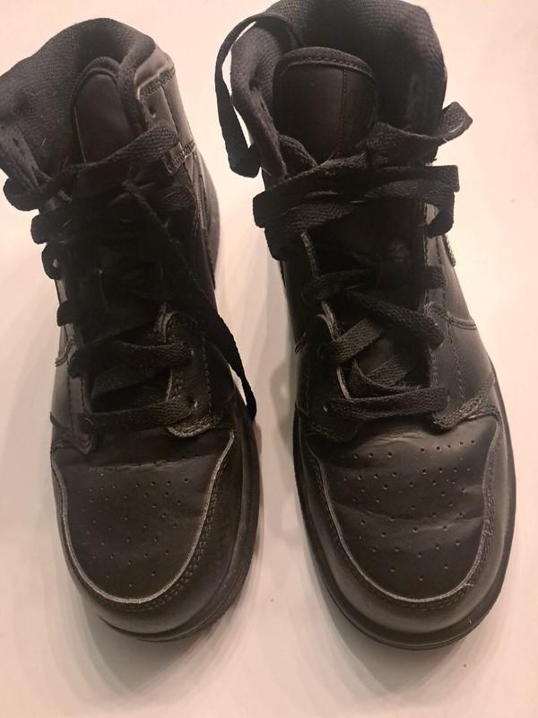 VTG Jordan 1 Nike Triple Black Sz 5 Youth EUC