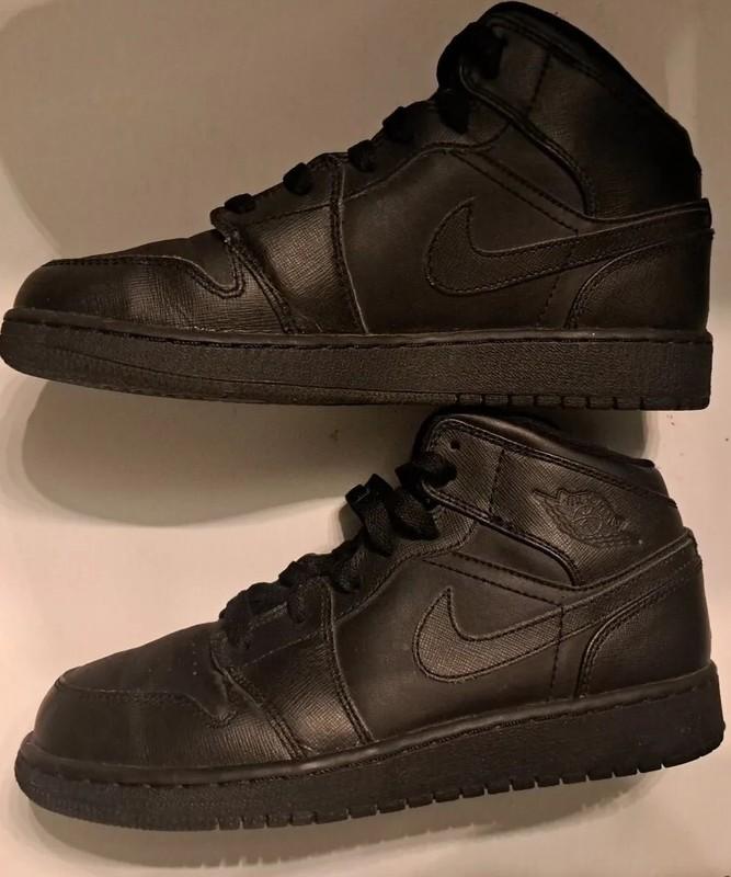 VTG Jordan 1 Nike Triple Black Sz 5 Youth EUC