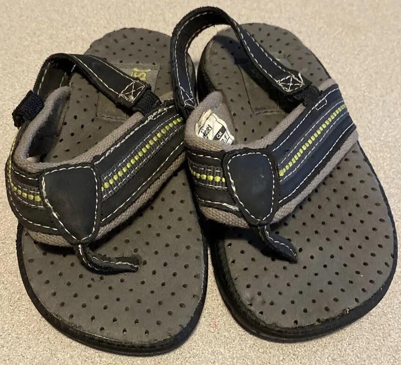 Water Shoes OshKosh B'Gosh Flip Flop/ Sandals Summer Baby Infant 5 Black/gray EC