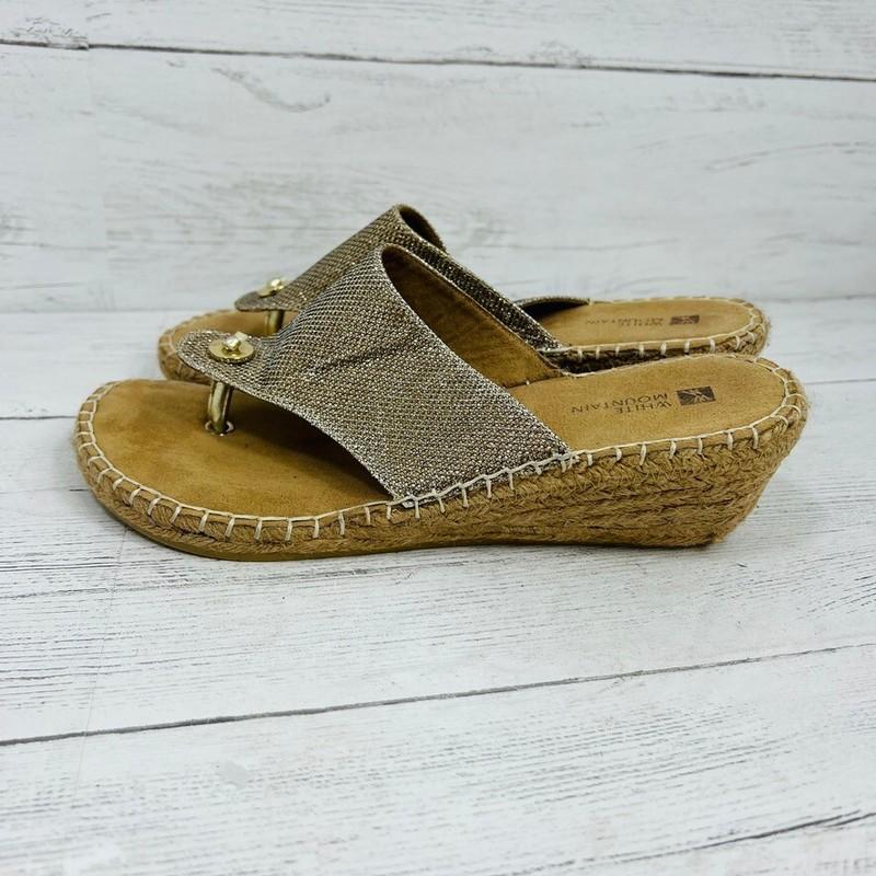 White Mountain Beachball Sandals 8.5M Gold Sparkle Wedge Espadrille Flip Flop