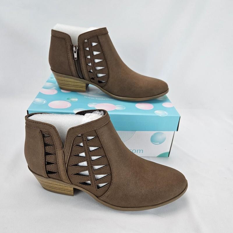 Women's Mug Round Toe Faux Suede Stacked Heel Western Ankle Bootie Brown Sz 8