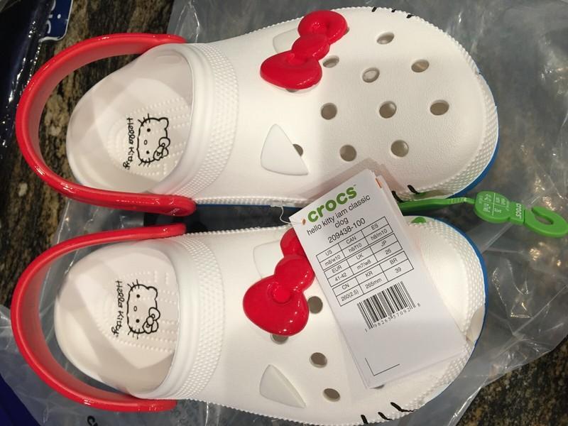 Womens Crocs Hello Kitty Classic Clog Shoes Size 10 (also Mens Size 8)