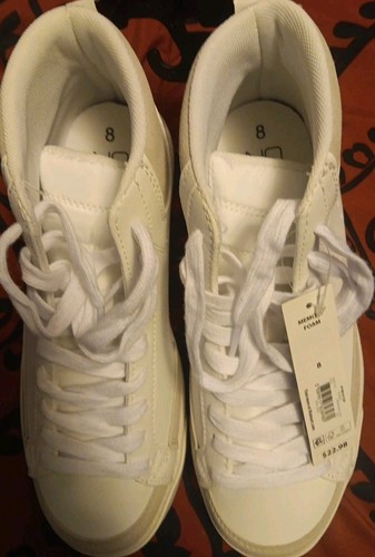 Womens Size 8 Hightop Sneakers