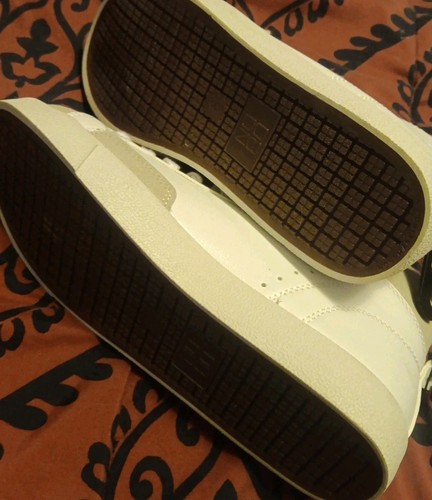 Womens Size 8 Hightop Sneakers