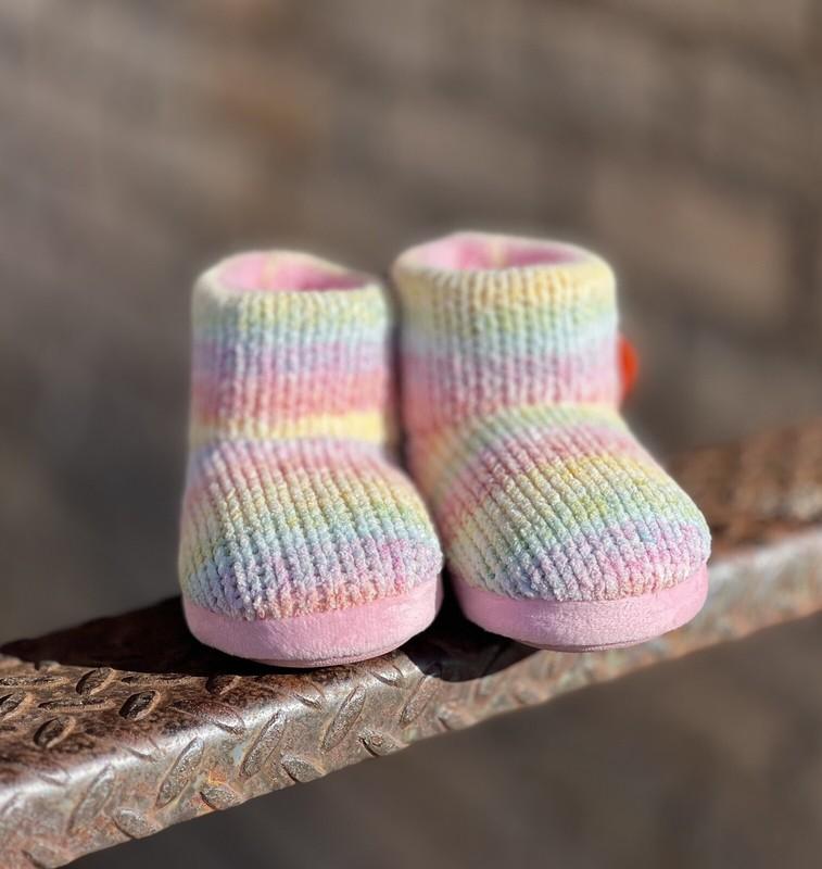 WONDER NATION Toddler Girls Size 5 Rainbow Soft Chenille Knit Bootie Slippers