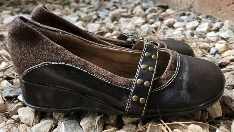 Xhilaration Brown Mary Janes Dress Shoes Girls 13 Fair Condition For A Costume?
