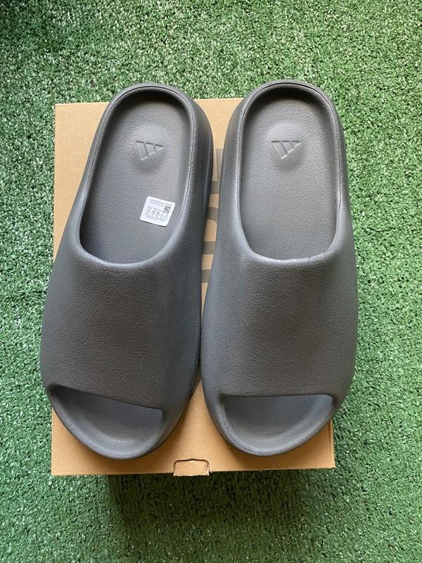 Yeezy Slide Slate Grey Size 9-11 SIZE UP