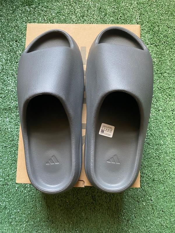 Yeezy Slide Slate Grey Size 9-11 SIZE UP
