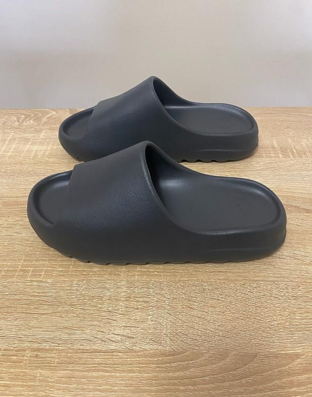 YEEZY SLIDES ONYX SIZES 4-13
