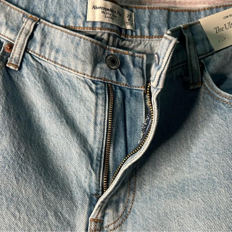 Abercrombie And Fitch 29 Short Low Rise Ultra Loose Jean Light Wash Denim NEW