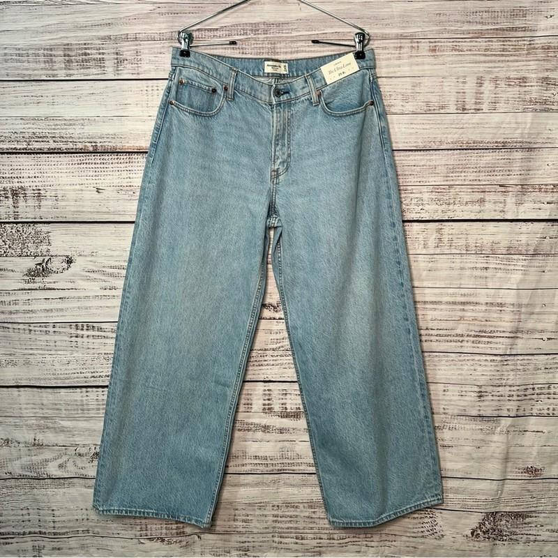 Abercrombie and Fitch 29 Short Low Rise Ultra Loose Jean Light Wash Denim NEW