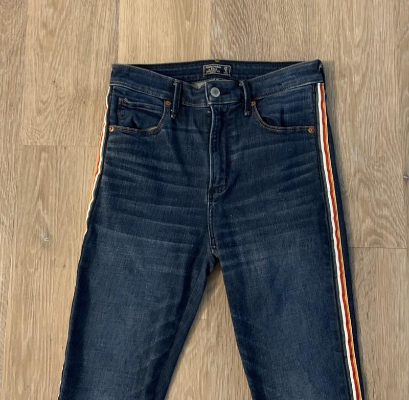 Abercrombie & Fitch Ladies Size 27/4 Simone High Rise Ankle Jeans With Stripes