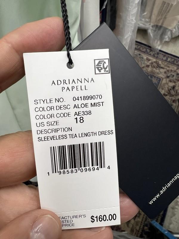 ADRIANNA PAPELL DRESS/NEW WITH TAG/RETAIL$160/SIZE 18/LENGTH 42/BABY GREEN