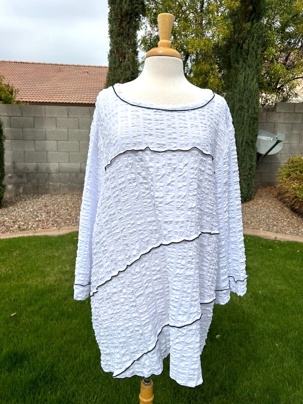 Ali Miles Tunic Top Plus Size 3X Textured White W/ Contrast Black Stitching NWT