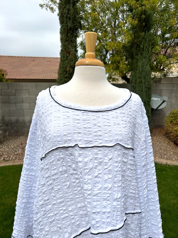 Ali Miles Tunic Top Plus Size 3X Textured White W/ Contrast Black Stitching NWT