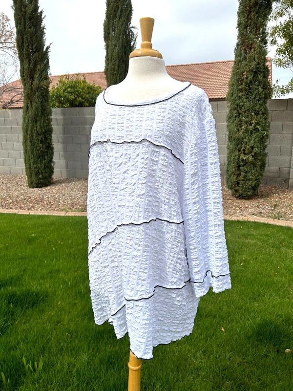 Ali Miles Tunic Top Plus Size 3X Textured White w/ Contrast Black Stitching NWT
