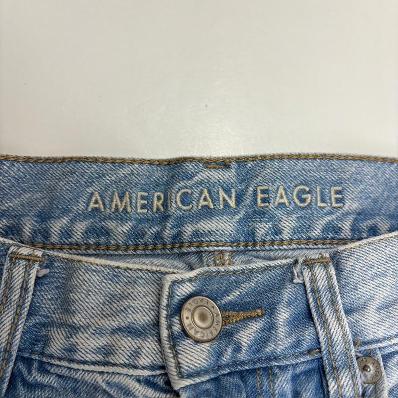 American Eagle Mom Jean Distressed Women's Size 6 Light Wash Blue Denim Jeans