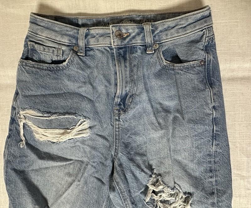 American Eagle Size 2 Reg Light Wash Destroyed Mom Jeans Comfort Waist Stretch
