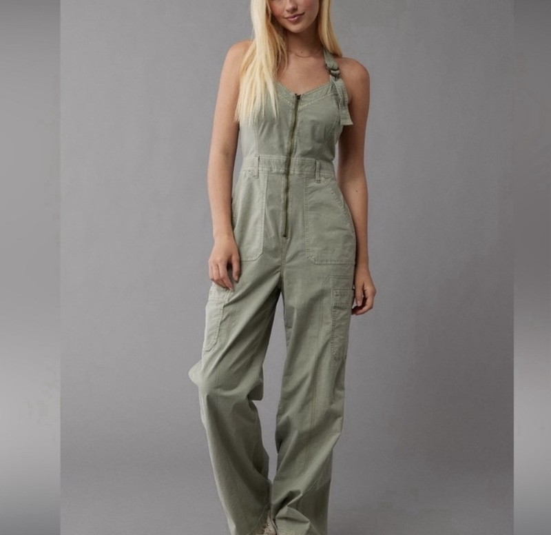 American Eagle Snappy Stretch Poplin Cargo Jumpsuit Women's Size Small Green