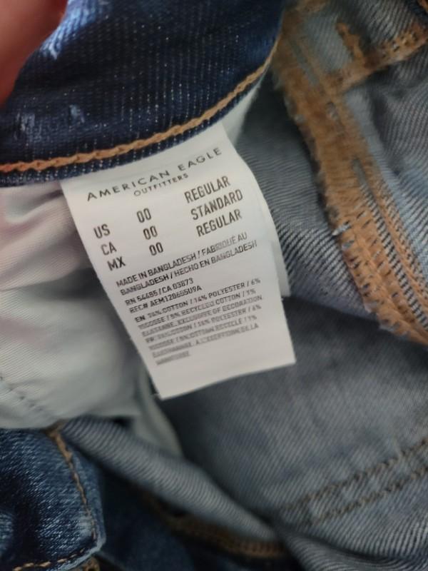 American Eagle Women's Medium Wash Mom Jeans Size 00
