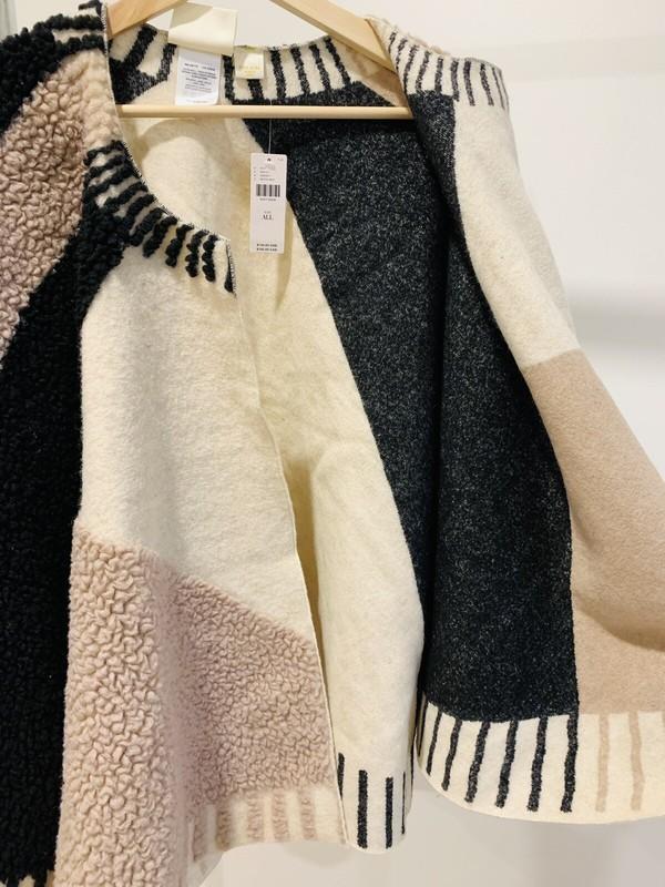 ANTHROPOLOGIE Maeve **Dusk & Dawn Capelet** Open Front Pullover Neutral Motif OZ
