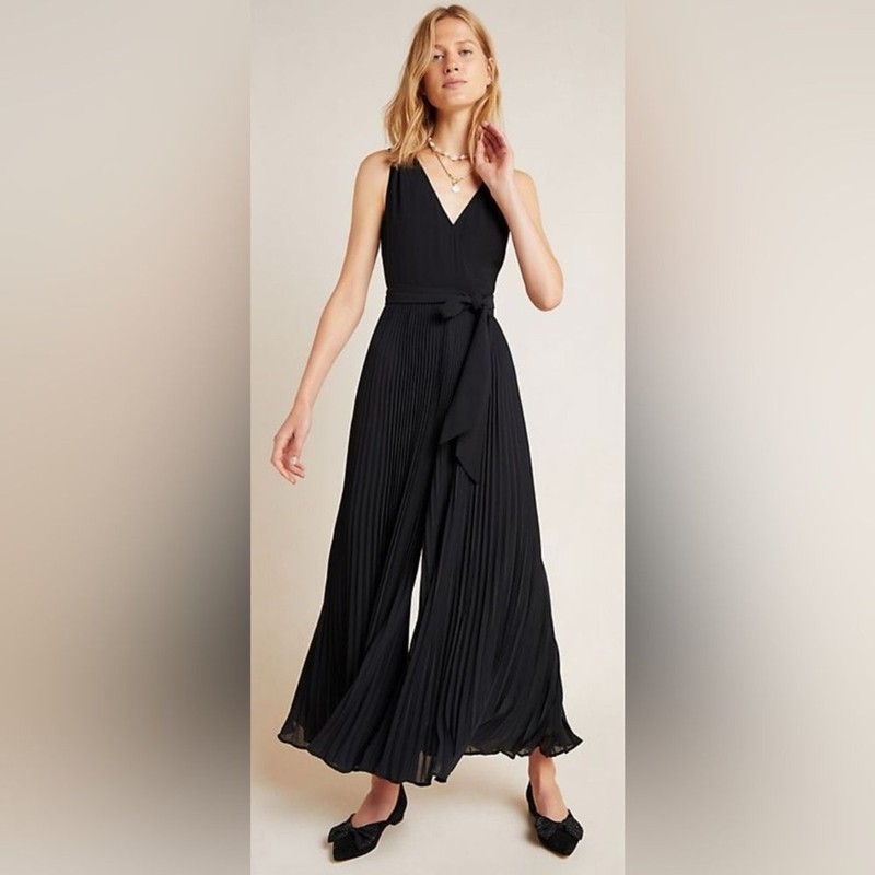 Anthropologie Size 4 Black Viva Pleated Jumpsuit Wide Leg Statement Classic