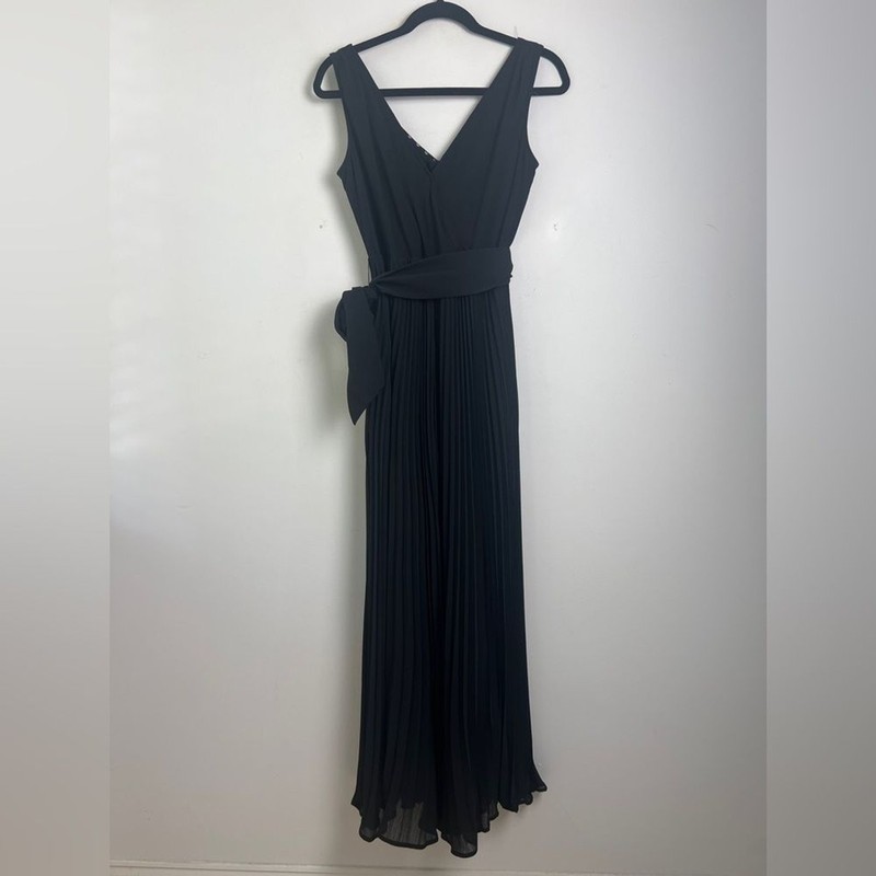Anthropologie Size 4 Black Viva Pleated Jumpsuit Wide Leg Statement Classic