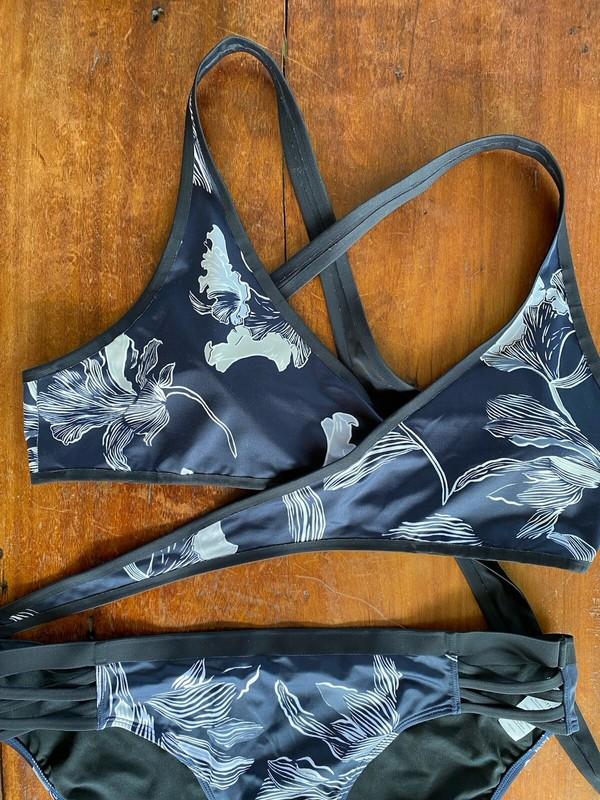 Athleta Fiore L Bikini Wrap Triangle Top And Bottom Floral Navy Blue Black White