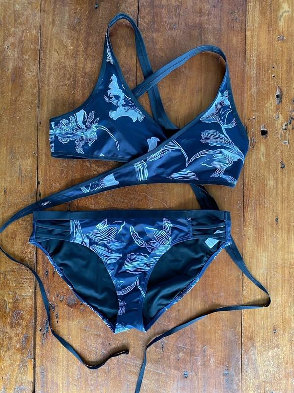 Athleta fiore L bikini wrap triangle top and bottom floral navy blue black white