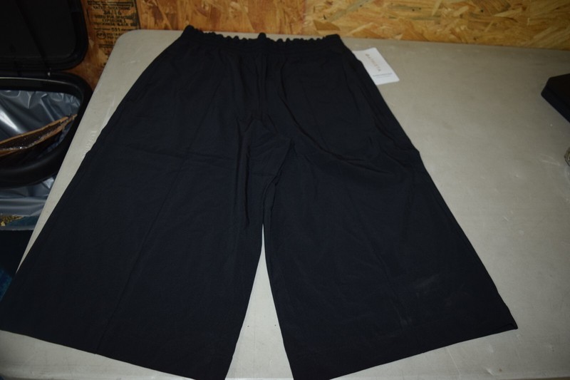 Athleta Savannah Bermuda Short Black Medium