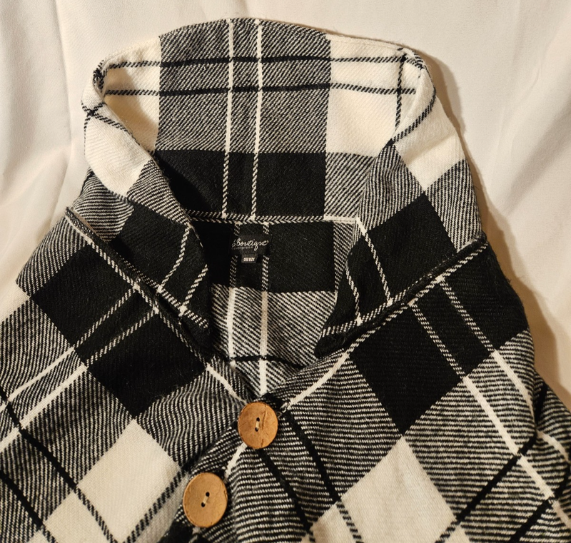 B BOUTIQUE BY EVERGREEN Cape Black White Gray Plaid Collar Buttons