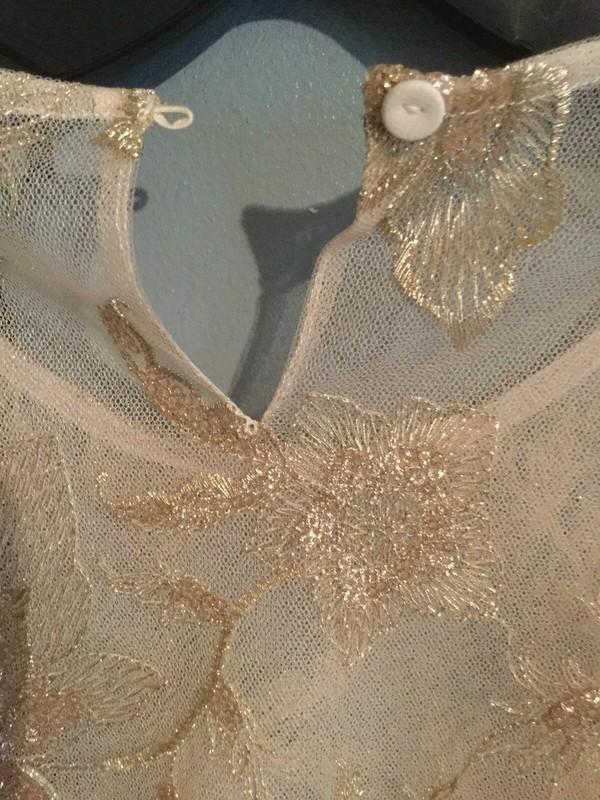 BCBG Max Azria Womens Blouse Top Cream Ruffle Floral Sequin JGK14A70 Beige