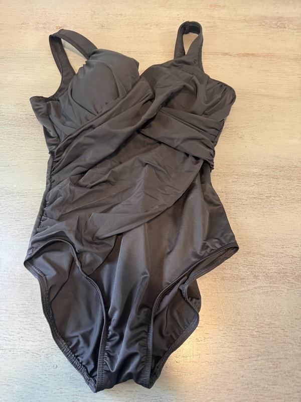 black MIRACLESUIT one piece swimsuit bikini size 14
