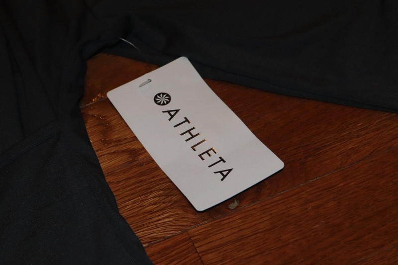 BNWT Athleta Fast Track With Ease Rib Reversible Top MSRP $65