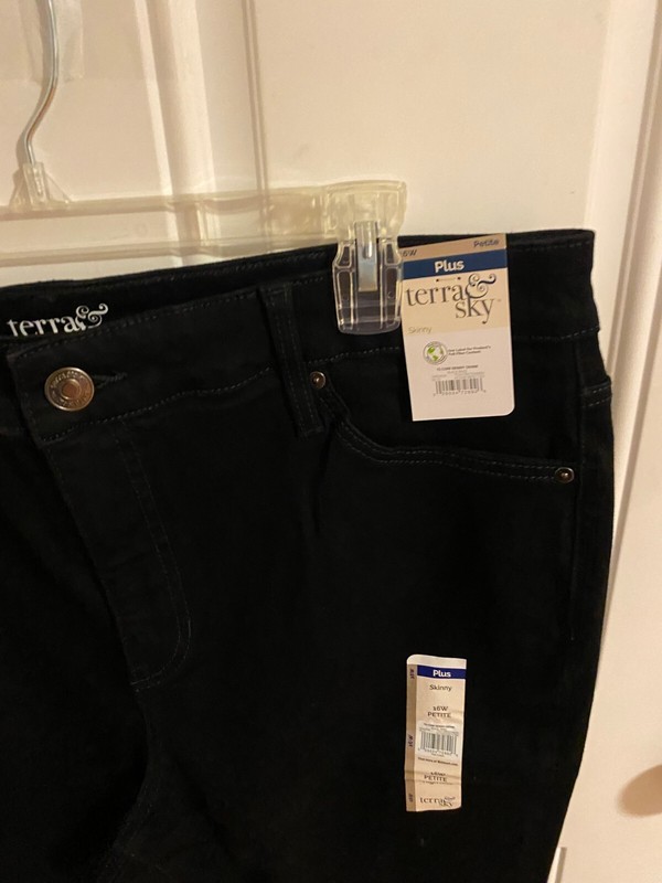 BRAND NEW WOMEN'S SIZE 16W PETITE TERRA & SKY BLACK SKINNY JEANS