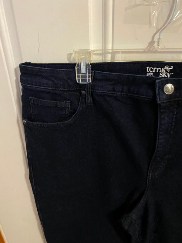 BRAND NEW WOMEN'S SIZE 22W TERRA & SKY STRAIGHT LEG DARK WASH JEANS