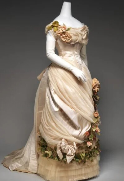 Champagne History Garment 3D Floral Wedding Dresses Bustle Victorian Ruched