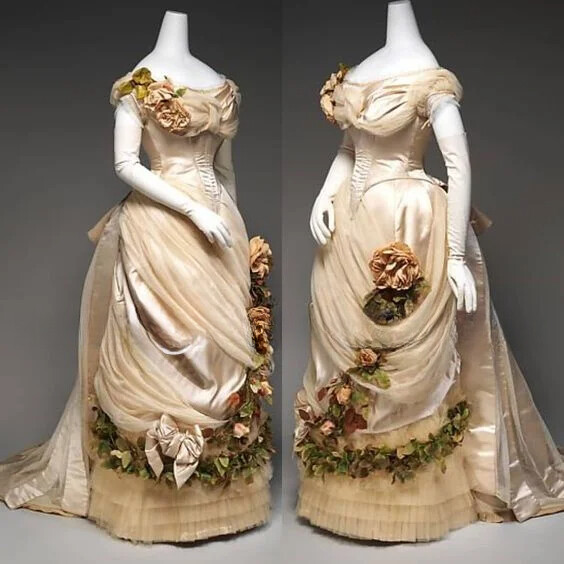 Champagne History Garment 3D Floral Wedding Dresses Bustle Victorian Ruched
