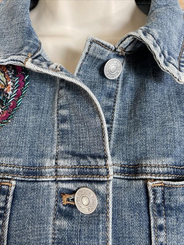 Chico’s Embroidered Beaded Oakleaf Indigo Denim Jean Jacket Size 1 (Med 8)